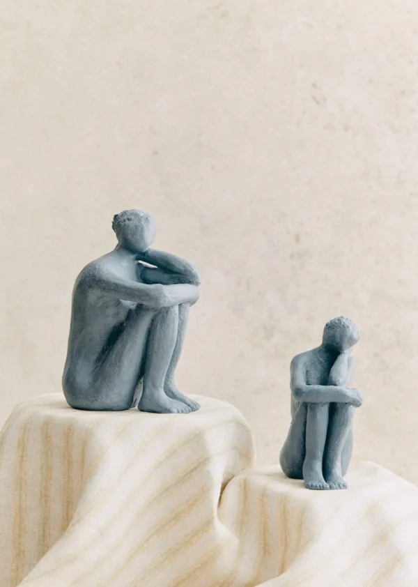 Sezane Skulptur Guénolée Courcoux - Frau In Gedanken Großes Modell< Gastkünstlerinnen